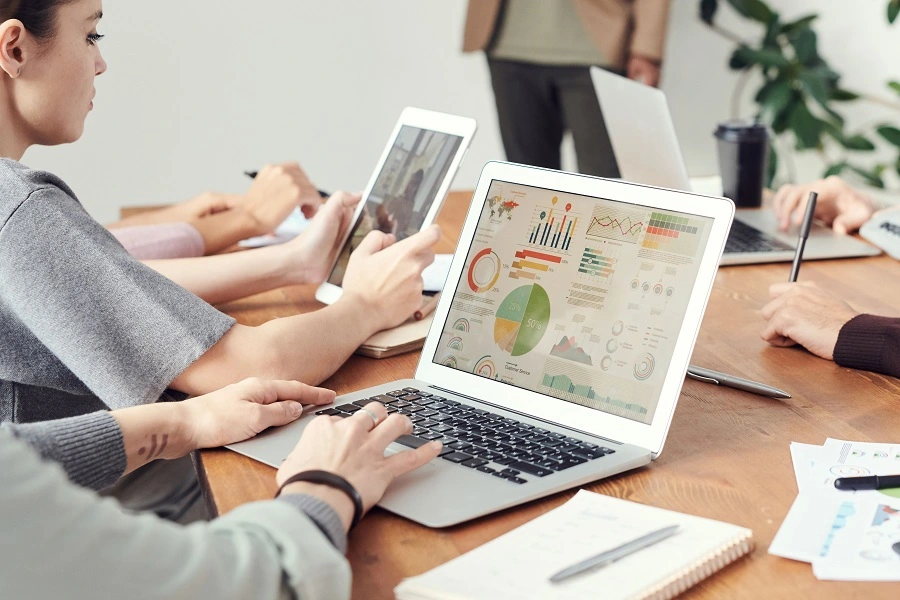 What Digital Marketing Techniques Do Aircraft Services Use to Reach International Audiences